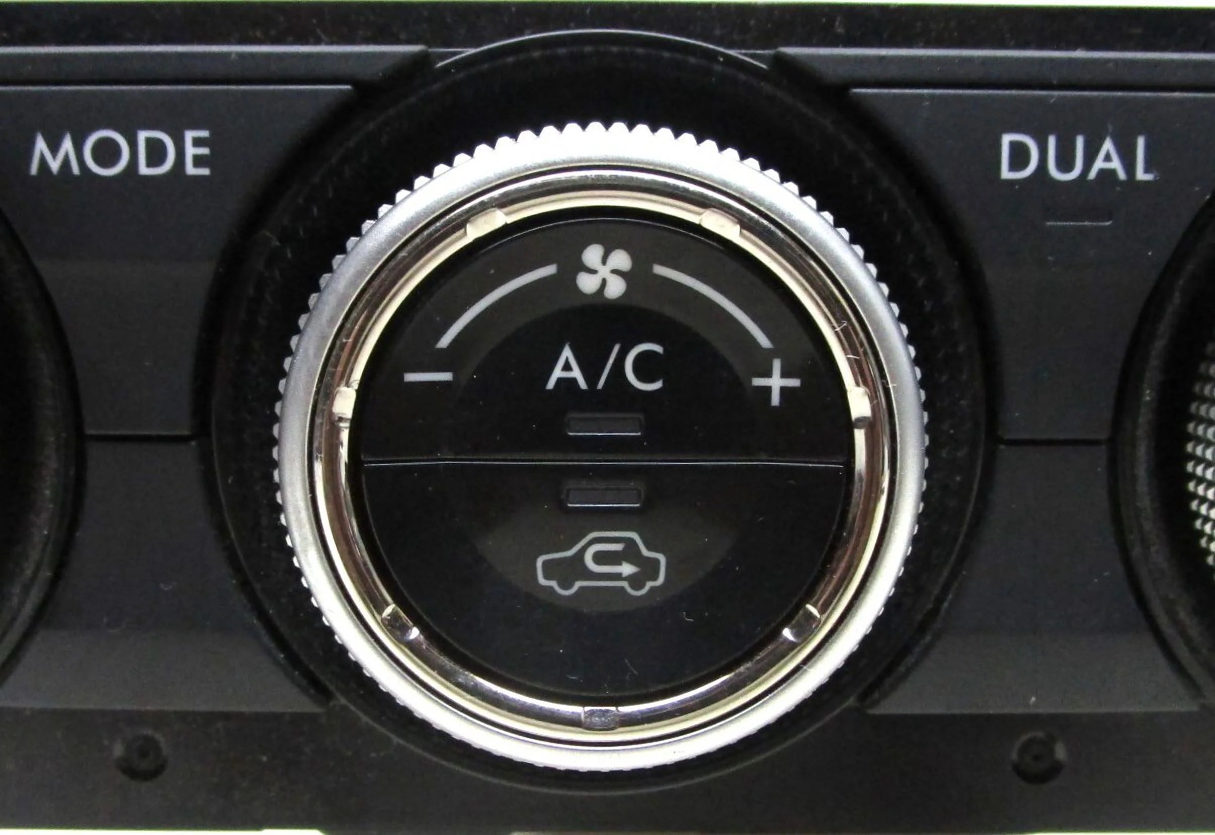 Pre-Owned Subaru Forester Automatic Dual Zone Climate Control W748