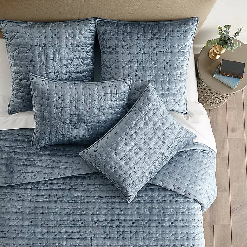 Full/Queen Velvet Quilt D592449